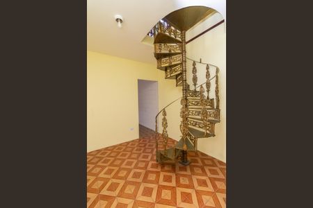 Casa para alugar com 120m², 2 quartos e 1 vagaEscada