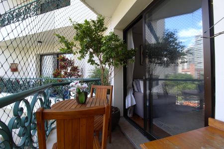 Apartamento à venda com 140m², 3 quartos e 2 vagasVaranda