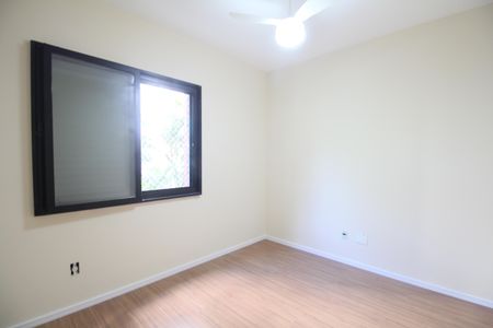 Apartamento à venda com 120m², 3 quartos e 3 vagasQuarto 4