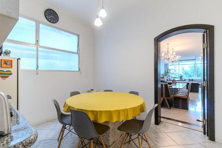 Apartamento à venda com 270m², 4 quartos e 2 vagas Apartamento à venda com 270m², 4 quartos e 2 vagasCopa