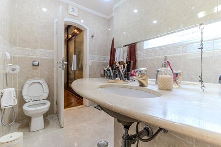 Apartamento à venda com 270m², 4 quartos e 2 vagas Apartamento à venda com 270m², 4 quartos e 2 vagasBanheiro da Suíte 4