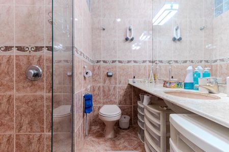 Apartamento à venda com 270m², 4 quartos e 2 vagas Apartamento à venda com 270m², 4 quartos e 2 vagasBanheiro da Suíte 2