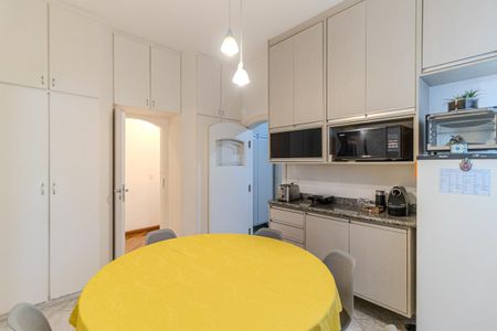 Apartamento à venda com 270m², 4 quartos e 2 vagas Apartamento à venda com 270m², 4 quartos e 2 vagasCopa
