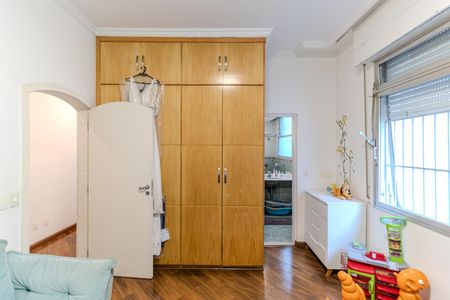 Apartamento à venda com 270m², 4 quartos e 2 vagas Apartamento à venda com 270m², 4 quartos e 2 vagasSuíte 3