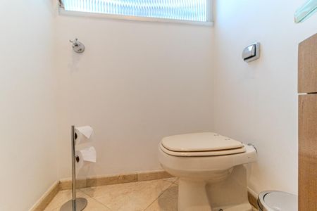 Apartamento à venda com 270m², 4 quartos e 2 vagas Apartamento à venda com 270m², 4 quartos e 2 vagasLavabo