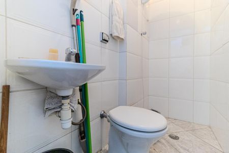 Apartamento à venda com 270m², 4 quartos e 2 vagas Apartamento à venda com 270m², 4 quartos e 2 vagasBanheiro de Serviço