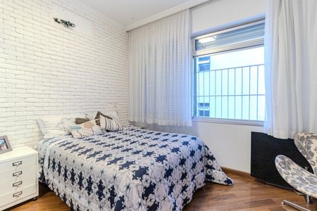 Apartamento à venda com 270m², 4 quartos e 2 vagas Apartamento à venda com 270m², 4 quartos e 2 vagasSuíte 2