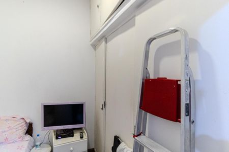 Apartamento à venda com 270m², 4 quartos e 2 vagas Apartamento à venda com 270m², 4 quartos e 2 vagasQuarto de Serviço