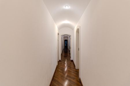 Apartamento à venda com 270m², 4 quartos e 2 vagas Apartamento à venda com 270m², 4 quartos e 2 vagasCorredor