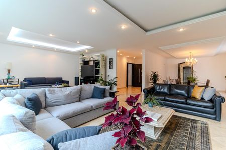 Apartamento à venda com 270m², 4 quartos e 2 vagas Apartamento à venda com 270m², 4 quartos e 2 vagasSala