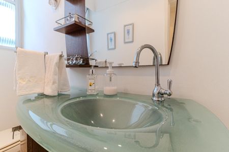 Apartamento à venda com 270m², 4 quartos e 2 vagas Apartamento à venda com 270m², 4 quartos e 2 vagasLavabo