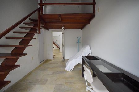 Sala de casa de condomínio para alugar com 3 quartos, 120m² em Roçado, São José