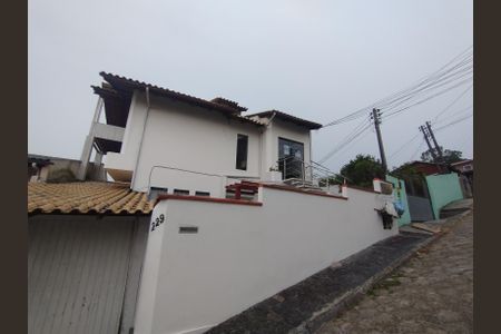 Casa de condomínio para alugar com 120m², 3 quartos e sem vagaFachada