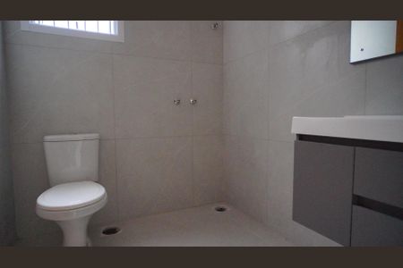 Casa à venda com 158m², 2 quartos e 2 vagas Casa à venda com 158m², 2 quartos e 2 vagasBanheiro social corredor e do Quarto 2