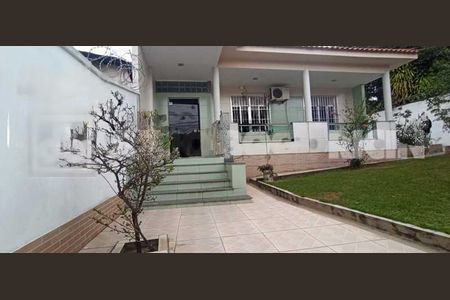 Casa à venda com 138m², 2 quartos e 3 vagas