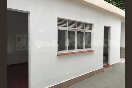 Casa à venda com 138m², 2 quartos e 3 vagas