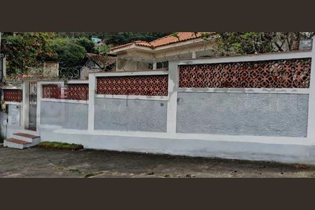 Casa à venda com 138m², 2 quartos e 3 vagas