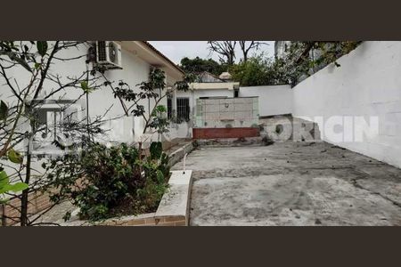 Casa à venda com 138m², 2 quartos e 3 vagas