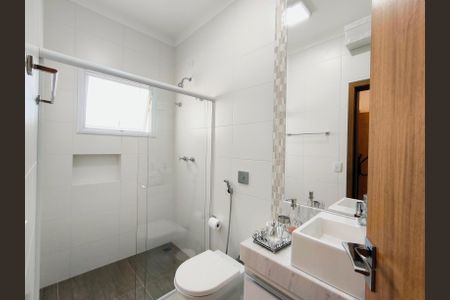 Casa de condomínio à venda com 312m², 3 quartos e 4 vagasBanheiro da Suíte 2