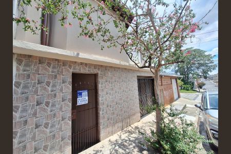 Casa à venda com 102m², 2 quartos e 2 vagasFachada