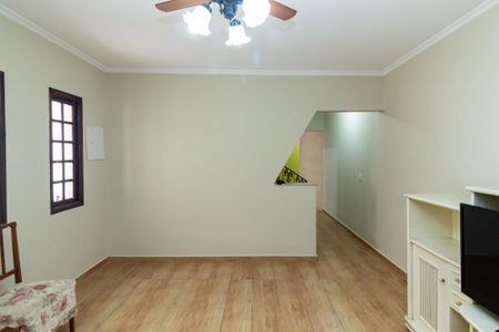 Casa à venda com 102m², 2 quartos e 2 vagasSala