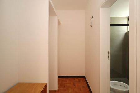 Closet da suíte de apartamento para alugar com 2 quartos, 118m² em Pinheiros, São Paulo