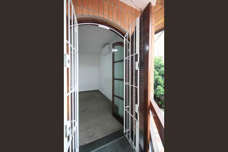 varanda Suíte 1 de casa para alugar com 3 quartos, 123m² em Vila Sonia, São Paulo