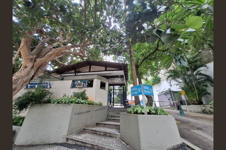 Apartamento à venda com 81m², 3 quartos e 1 vaga Apartamento à venda com 81m², 3 quartos e 1 vagaFachada