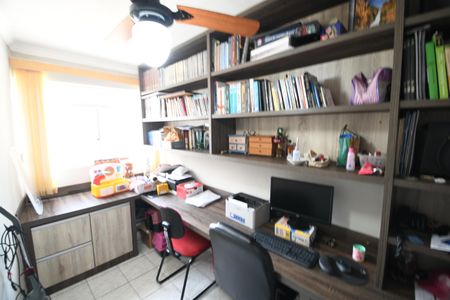 Casa à venda com 180m², 3 quartos e 2 vagasEscritório