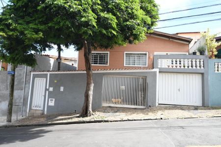 Casa à venda com 180m², 3 quartos e 2 vagasFachada