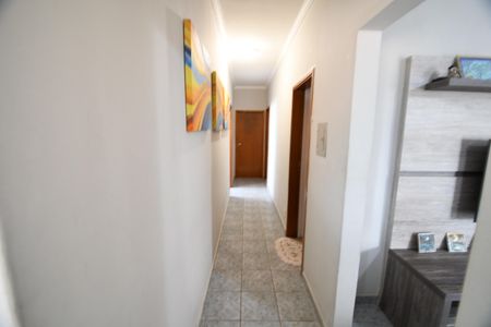 Casa à venda com 180m², 3 quartos e 2 vagasCorredor