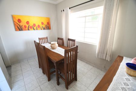 Casa à venda com 180m², 3 quartos e 2 vagasCopa
