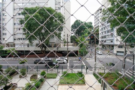 Apartamento à venda com 200m², 3 quartos e 2 vagas Apartamento à venda com 200m², 3 quartos e 2 vagasVista da Suíte 2