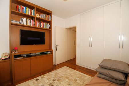 Apartamento à venda com 200m², 3 quartos e 2 vagas Apartamento à venda com 200m², 3 quartos e 2 vagasQuarto