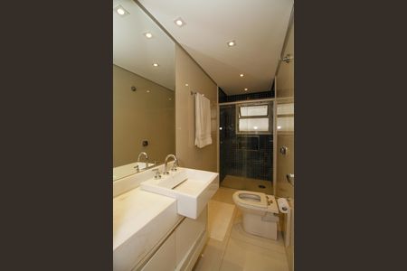 Apartamento à venda com 200m², 3 quartos e 2 vagas Apartamento à venda com 200m², 3 quartos e 2 vagasBanheiro Social