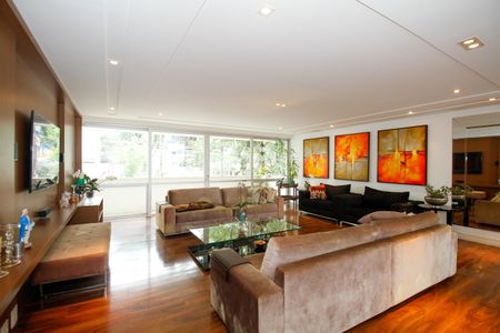 Apartamento à venda com 200m², 3 quartos e 2 vagas Apartamento à venda com 200m², 3 quartos e 2 vagasSala de Estar