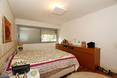 Apartamento à venda com 200m², 3 quartos e 2 vagas Apartamento à venda com 200m², 3 quartos e 2 vagasSuíte 1
