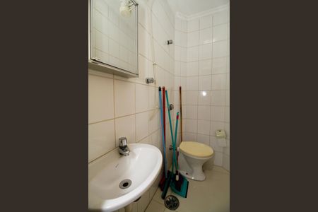 Apartamento à venda com 200m², 3 quartos e 2 vagas Apartamento à venda com 200m², 3 quartos e 2 vagasBanheiro de Serviço