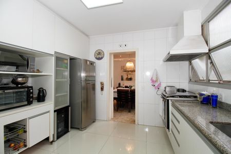 Apartamento à venda com 200m², 3 quartos e 2 vagas Apartamento à venda com 200m², 3 quartos e 2 vagasCozinha