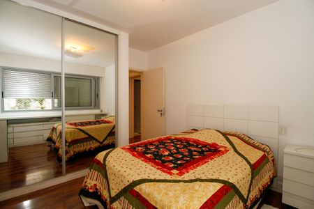 Apartamento à venda com 200m², 3 quartos e 2 vagas Apartamento à venda com 200m², 3 quartos e 2 vagasSuíte 2