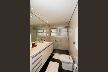 Apartamento à venda com 200m², 3 quartos e 2 vagas Apartamento à venda com 200m², 3 quartos e 2 vagasBanheiro da Suíte 1