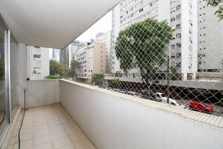 Apartamento à venda com 200m², 3 quartos e 2 vagas Apartamento à venda com 200m², 3 quartos e 2 vagasVaranda