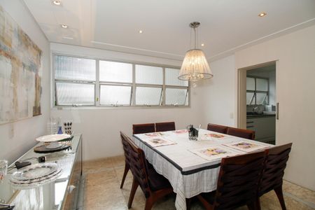 Apartamento à venda com 200m², 3 quartos e 2 vagas Apartamento à venda com 200m², 3 quartos e 2 vagasSala de Jantar