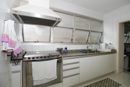 Apartamento à venda com 200m², 3 quartos e 2 vagas Apartamento à venda com 200m², 3 quartos e 2 vagasCozinha