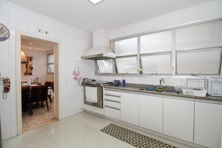 Apartamento à venda com 200m², 3 quartos e 2 vagas Apartamento à venda com 200m², 3 quartos e 2 vagasCozinha