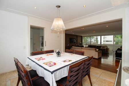 Apartamento à venda com 200m², 3 quartos e 2 vagas Apartamento à venda com 200m², 3 quartos e 2 vagasSala de Jantar
