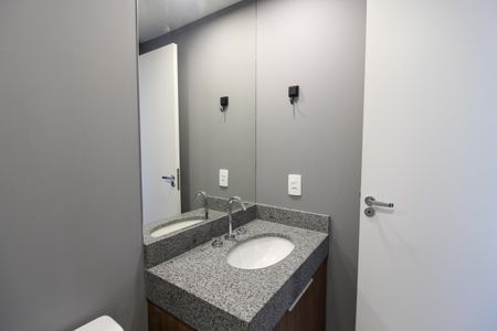 Banheiro de apartamento para alugar com 1 quarto, 25m² em Butantã, São Paulo