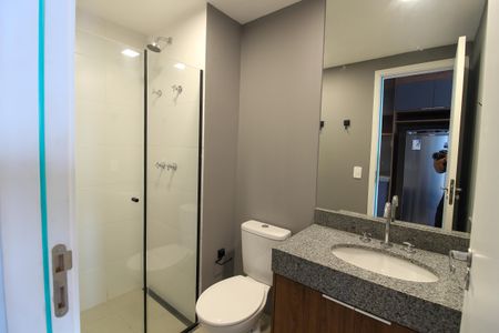 Banheiro de apartamento para alugar com 1 quarto, 25m² em Butantã, São Paulo