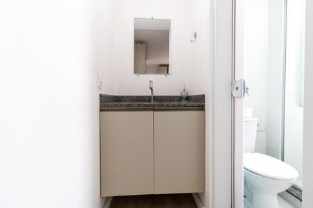 Banheiro de kitnet/studio para alugar com 1 quarto, 18m² em Rebouças, Curitiba