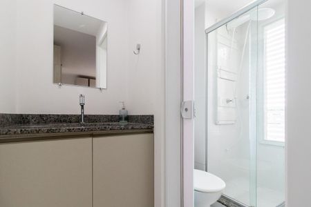 Banheiro de kitnet/studio para alugar com 1 quarto, 18m² em Rebouças, Curitiba